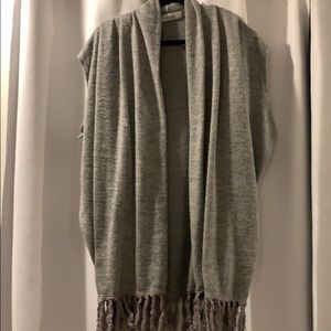 Grey sleeveless Shaw